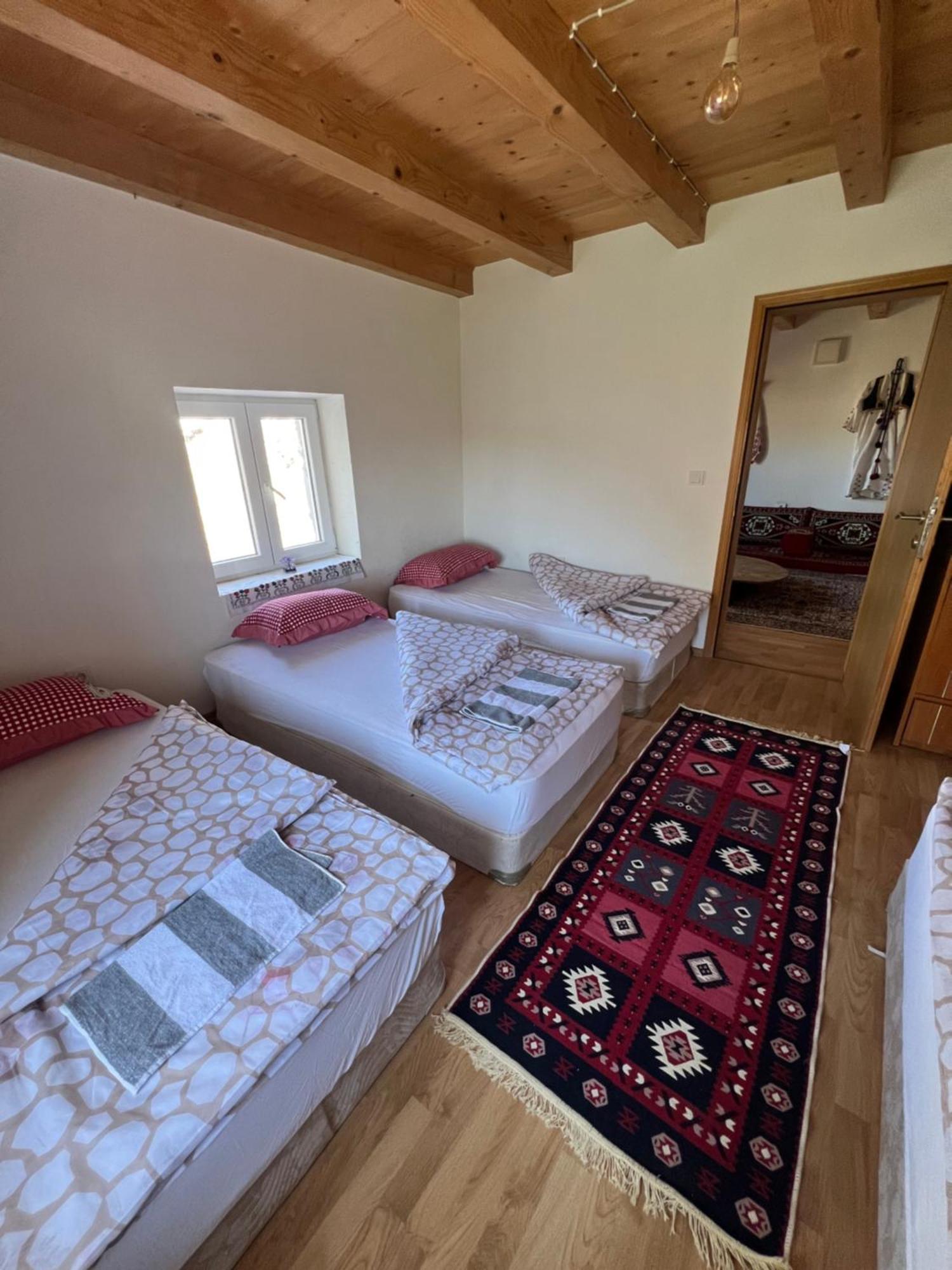 Bed and Breakfast Kod Kapetana Tea Gornji Lukomir Exterior foto